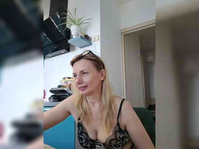 ShiningMILF webcam