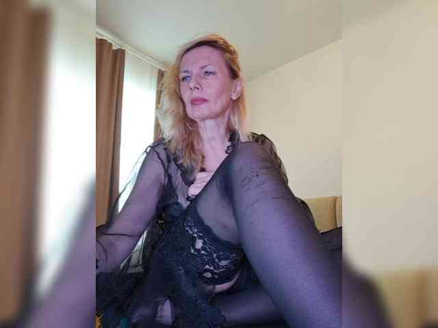 ShiningMILF webcam