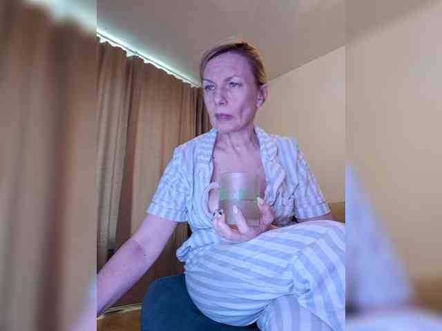 ShiningMILF webcam