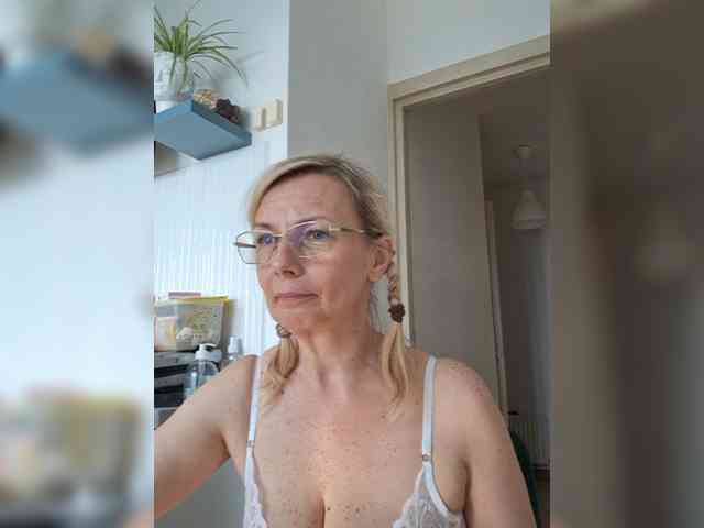 ShiningMILF webcam