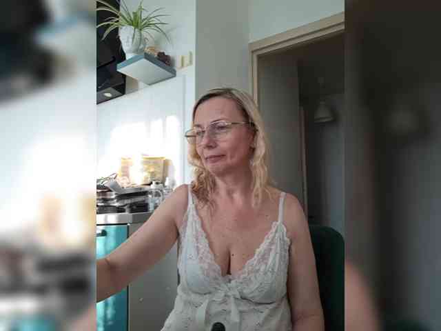 Модель: ShiningMILF