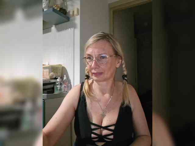 ShiningMILF webcam