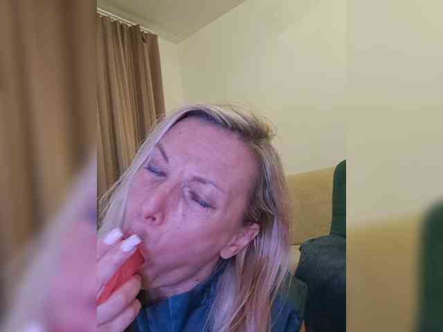 ShiningMILF webcam