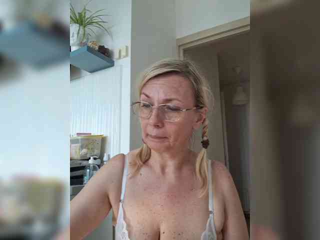 ShiningMILF webcam