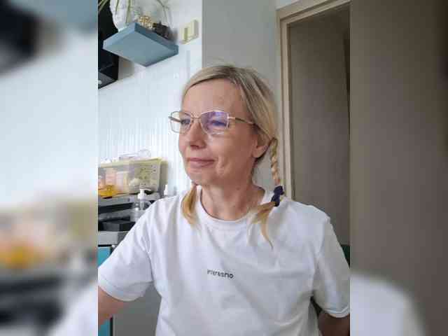 ShiningMILF webcam