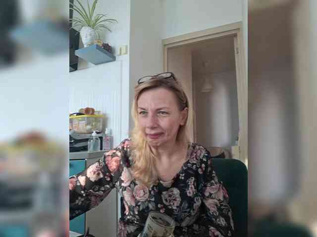ShiningMILF webcam