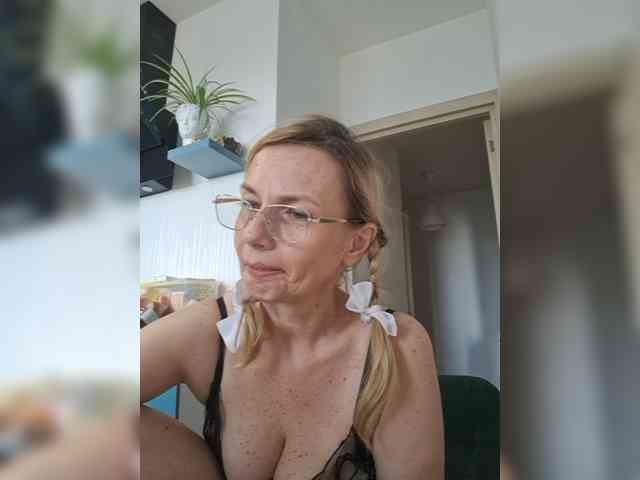 ShiningMILF webcam