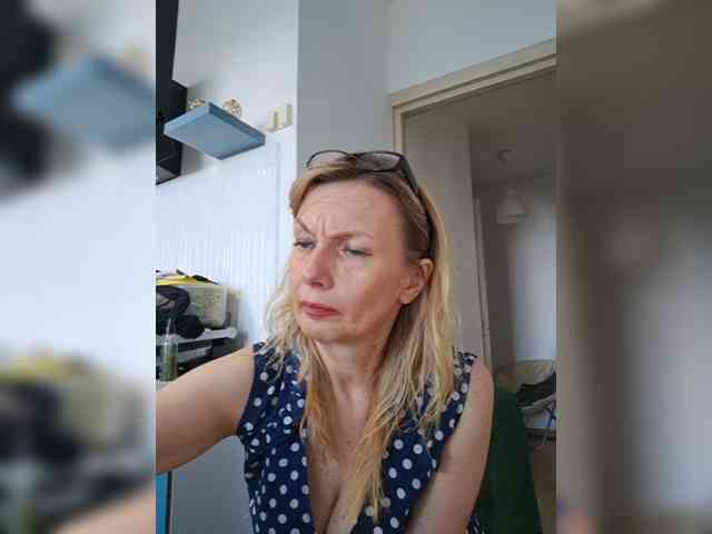 ShiningMILF webcam