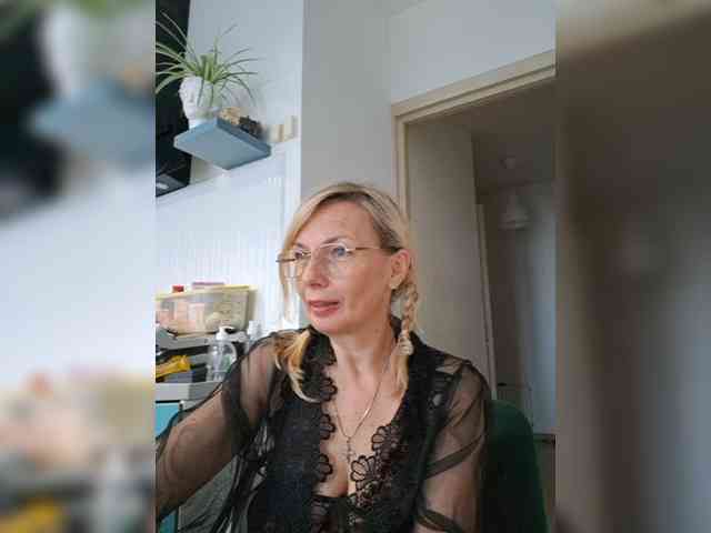 ShiningMILF webcam
