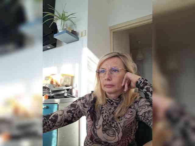 ShiningMILF webcam