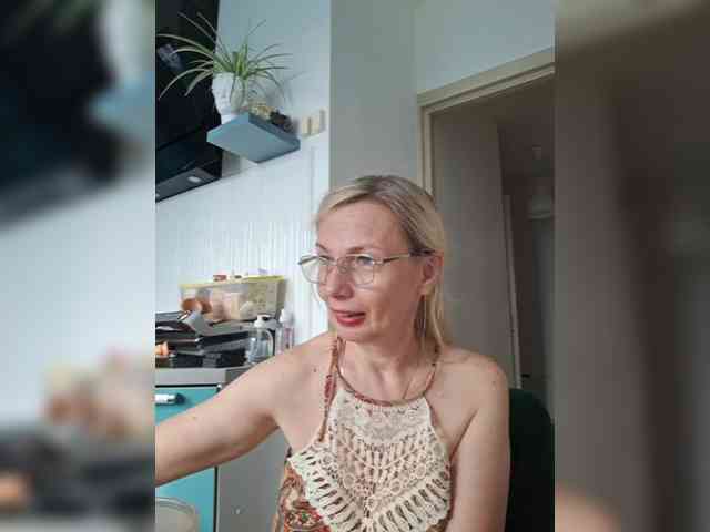 ShiningMILF webcam