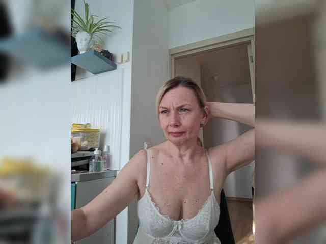 ShiningMILF webcam