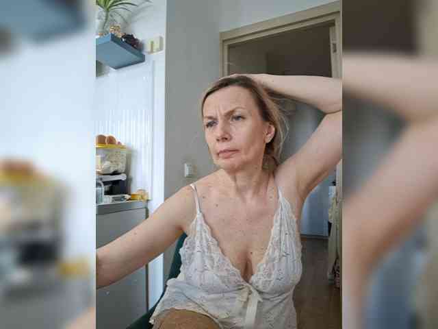 Модель: ShiningMILF
