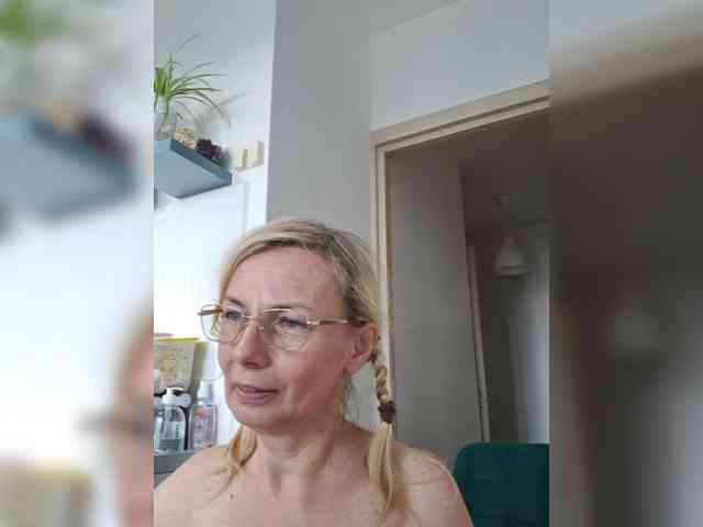 ShiningMILF webcam