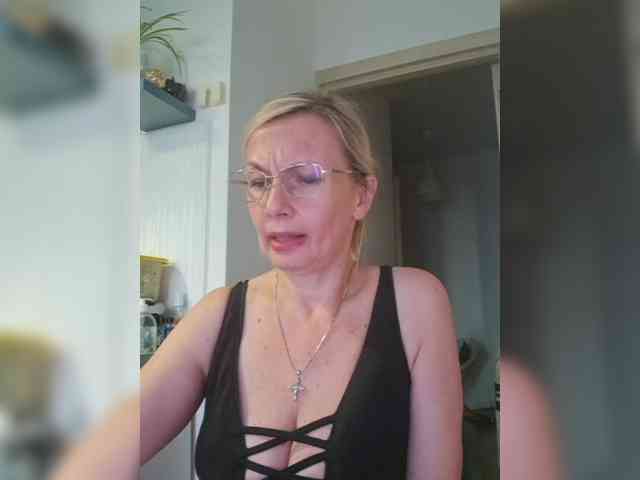 ShiningMILF webcam