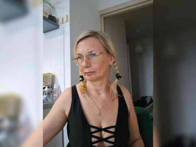 ShiningMILF webcam