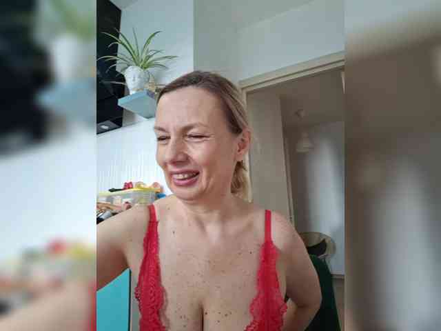 ShiningMILF webcam