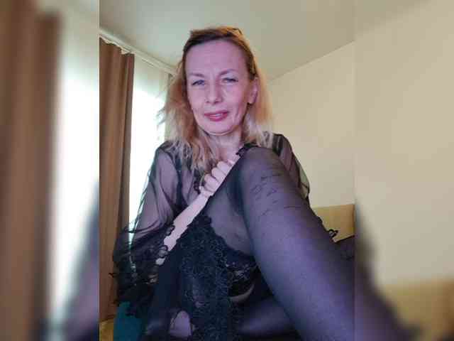 ShiningMILF webcam
