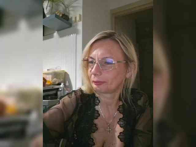 ShiningMILF webcam