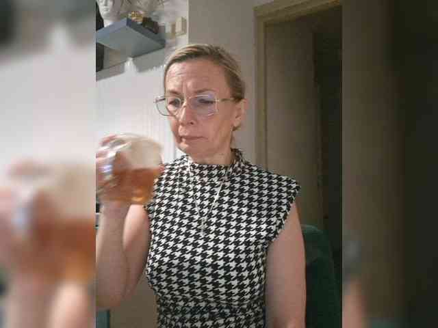 ShiningMILF live female cam on bongacams