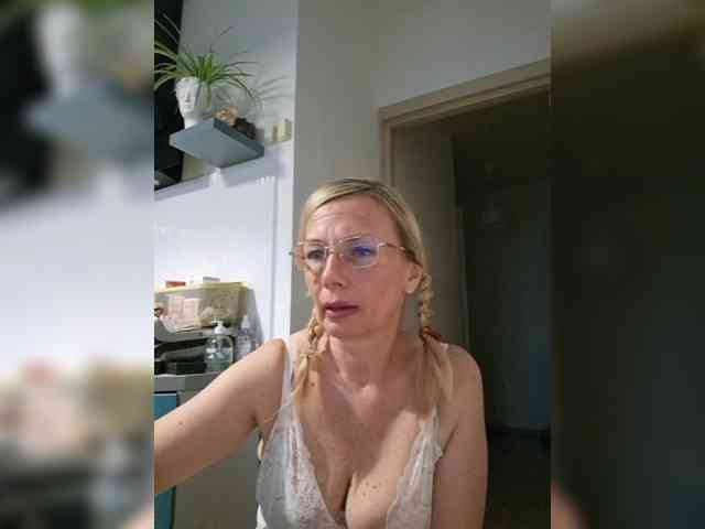 ShiningMILF webcam