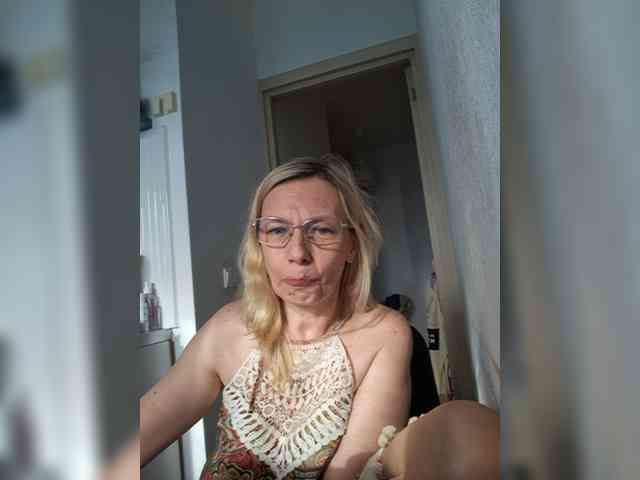 ShiningMILF webcam