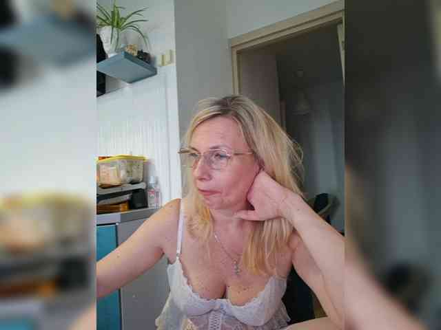 ShiningMILF webcam