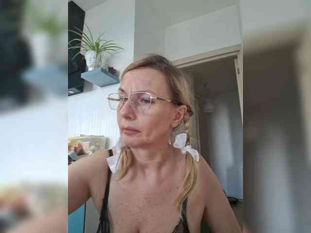 ShiningMILF webcam