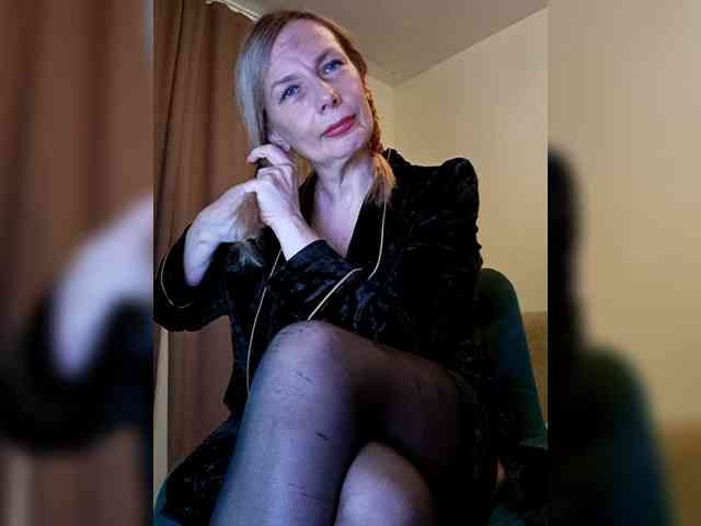 ShiningMILF webcam
