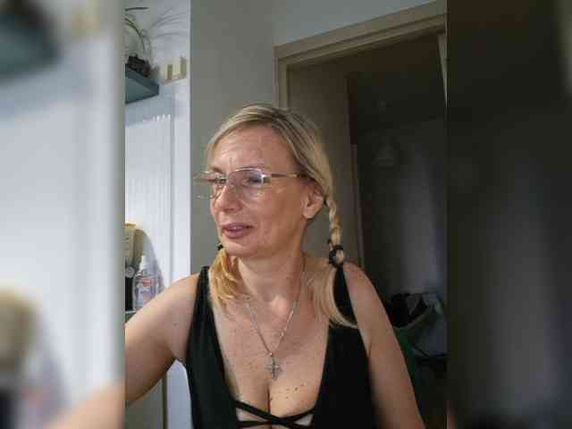 ShiningMILF webcam