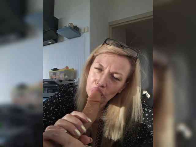 ShiningMILF webcam