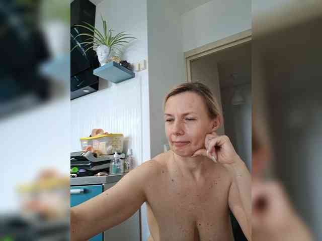 ShiningMILF webcam