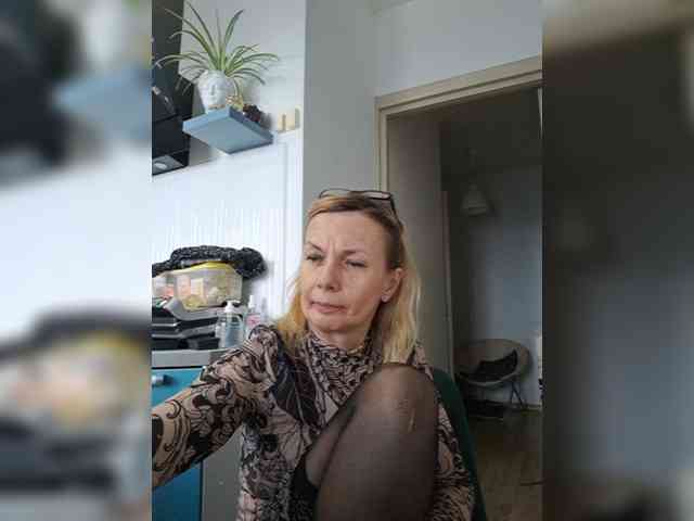 ShiningMILF webcam