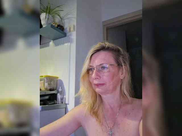 ShiningMILF webcam