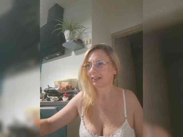 ShiningMILF Sex Cam Show