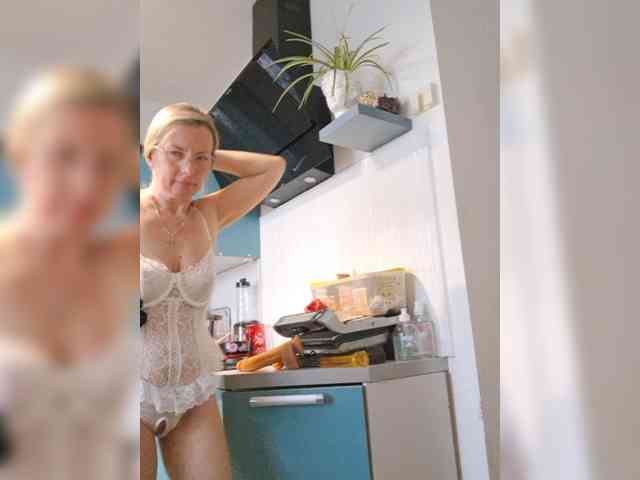 ShiningMILF webcam