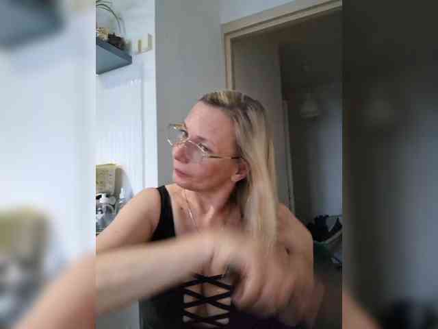 ShiningMILF webcam