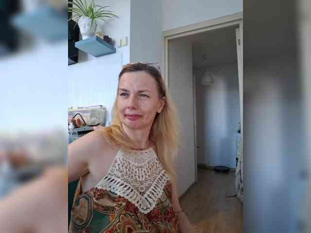 ShiningMILF webcam