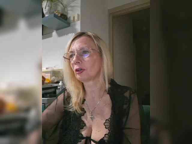 ShiningMILF webcam