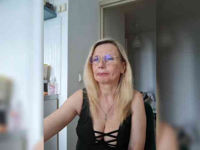 ShiningMILF webcam