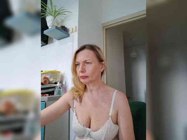 ShiningMILF webcam