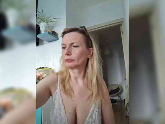 ShiningMILF webcam