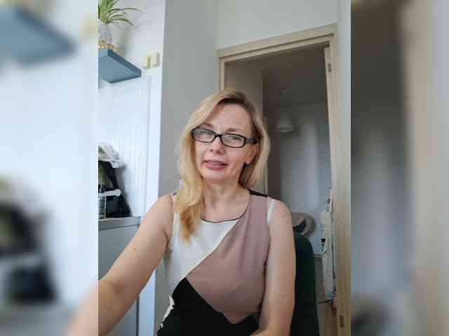 ShiningMILF webcam