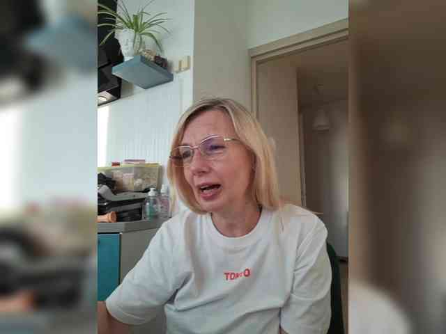 ShiningMILF webcam