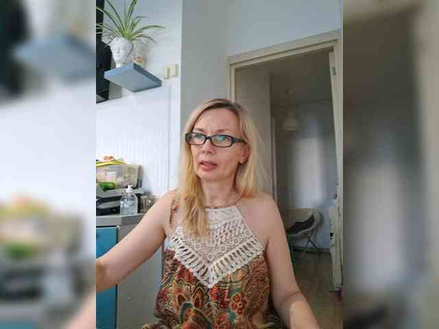 ShiningMILF webcam