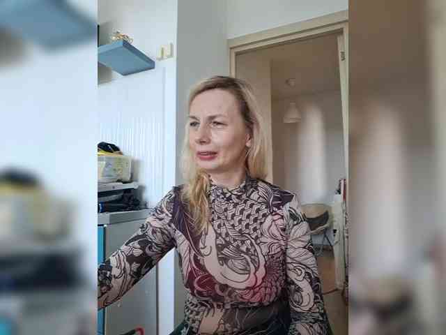 ShiningMILF webcam