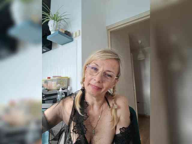 ShiningMILF webcam
