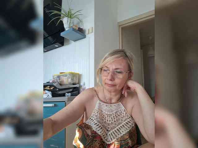 Модель: ShiningMILF