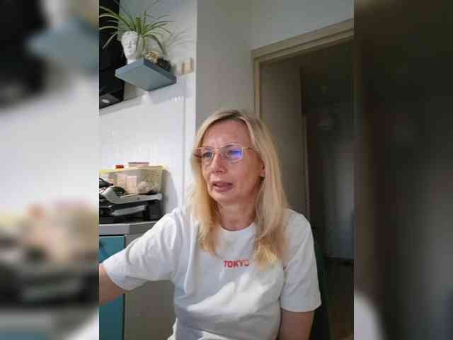 ShiningMILF webcam