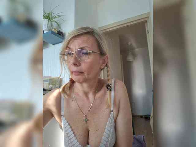 ShiningMILF webcam